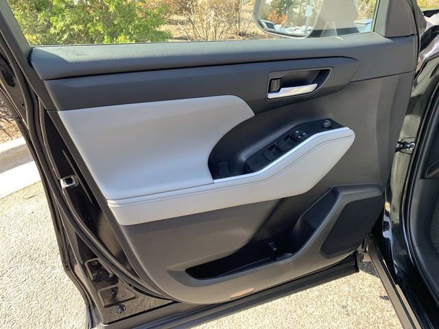 Used 2023 Toyota Highlander XLE image 17