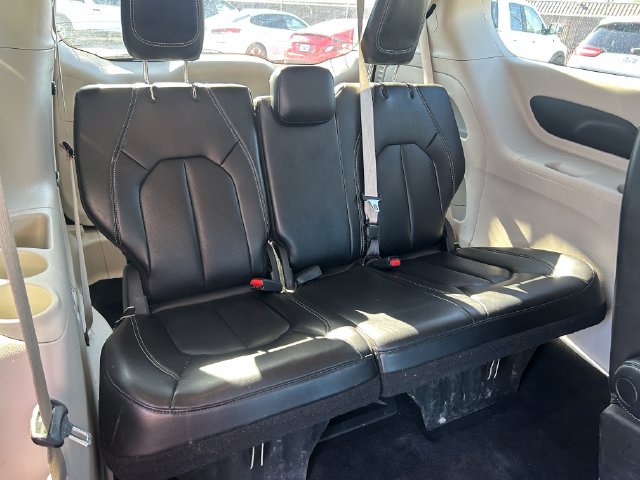 Used 2023 Chrysler Pacifica Touring-L FWD image 34