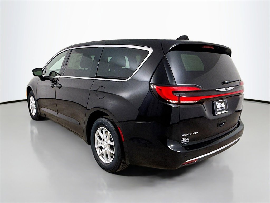 New 2025 Chrysler Pacifica Select image 6