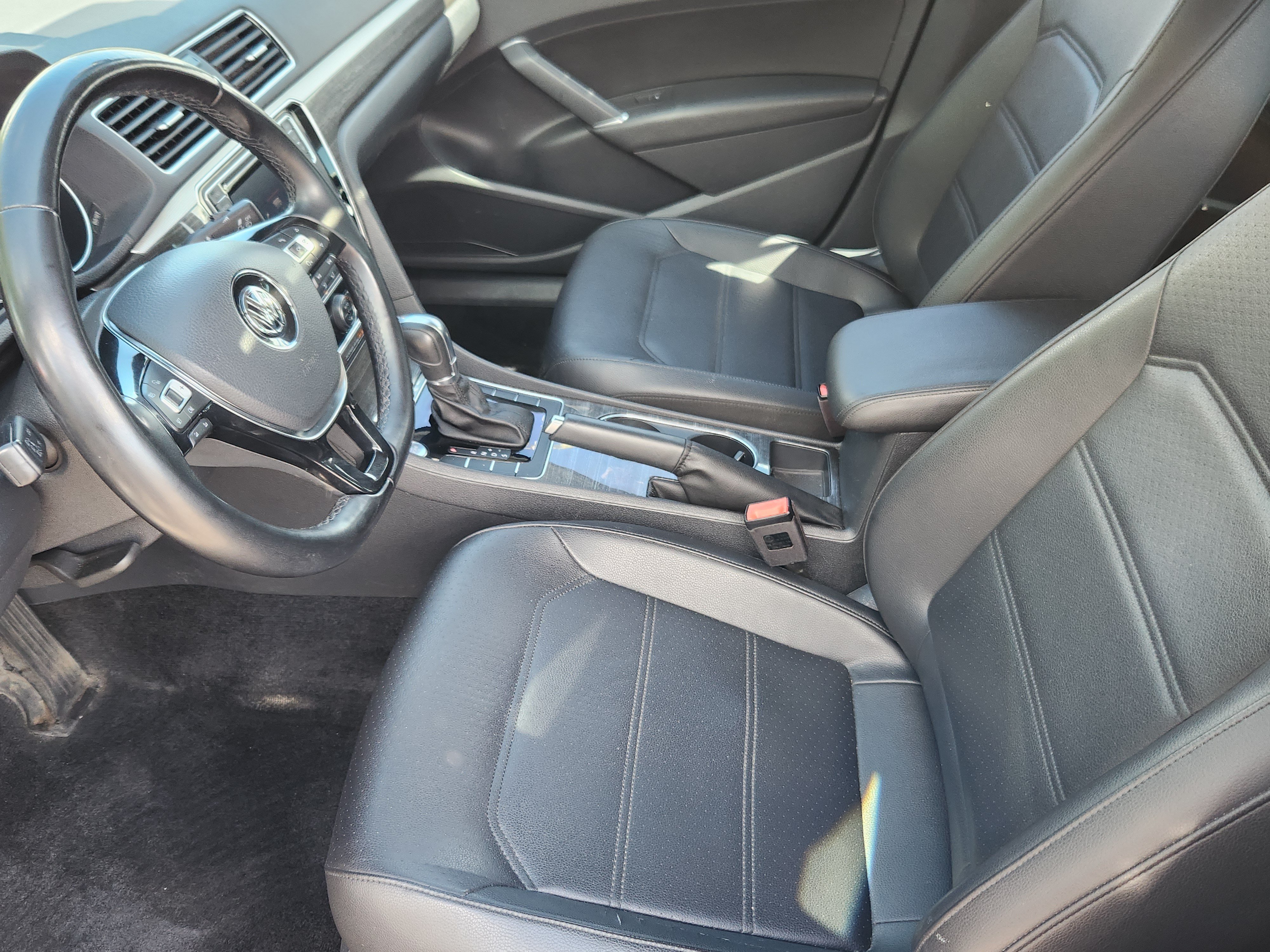 Used 2017 Volkswagen Passat 1.8T SE FWD image 12