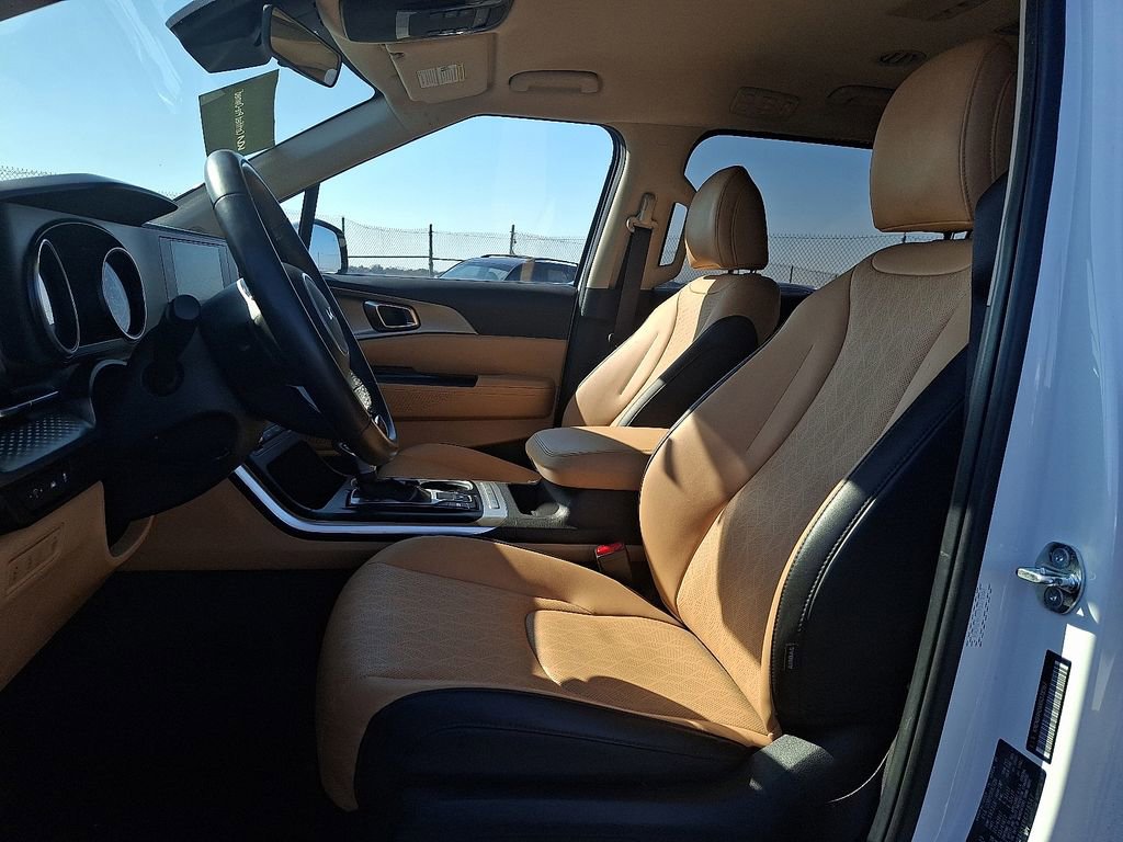 Certified 2024 Kia Carnival LX image 15