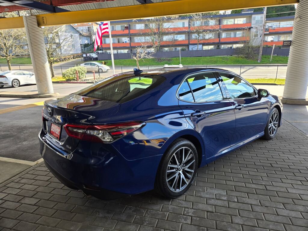 Used 2024 Toyota Camry XLE w/ Cold Weather Package FWD image 5