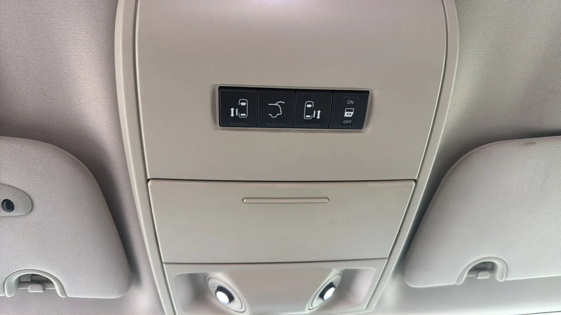 Used 2013 Chrysler Town & Country Touring-L w/ Driver Convenience Group FWD image 25