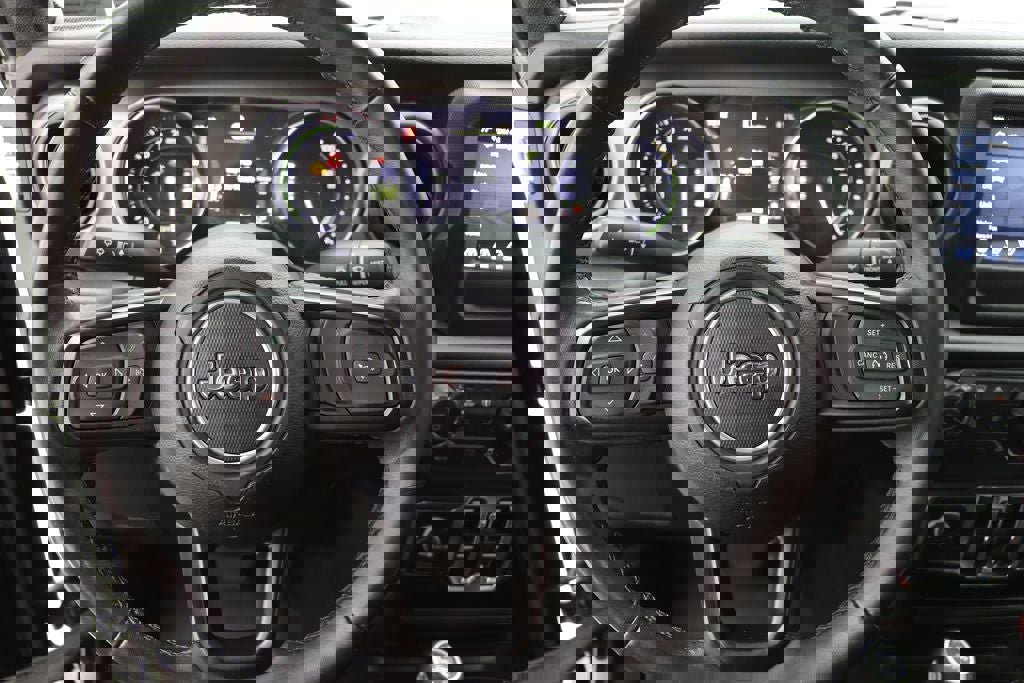 Used 2023 Jeep Wrangler Unlimited w/ Cold Weather Group image 17