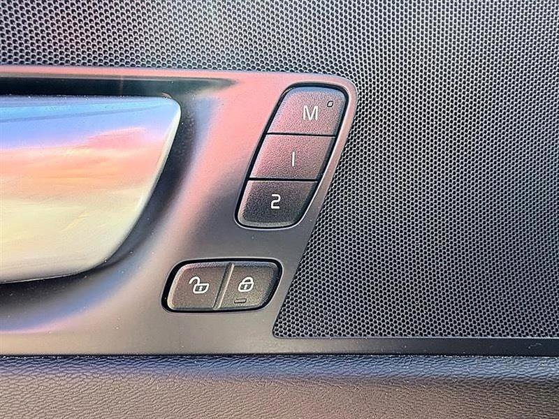 Used 2024 Volvo XC60 B5 Core w/ Protection Package Premier image 24