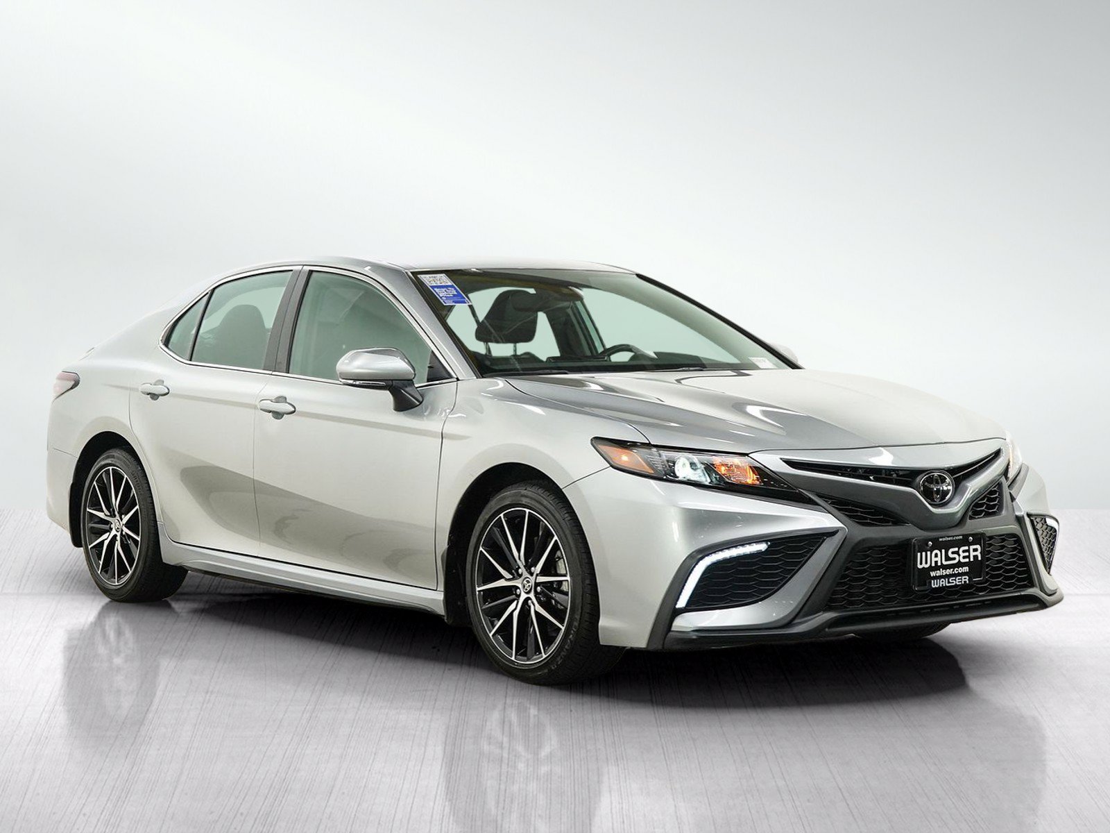 Used 2024 Toyota Camry SE FWD image 7