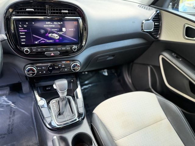 Certified 2024 Kia Soul GT-Line FWD image 16