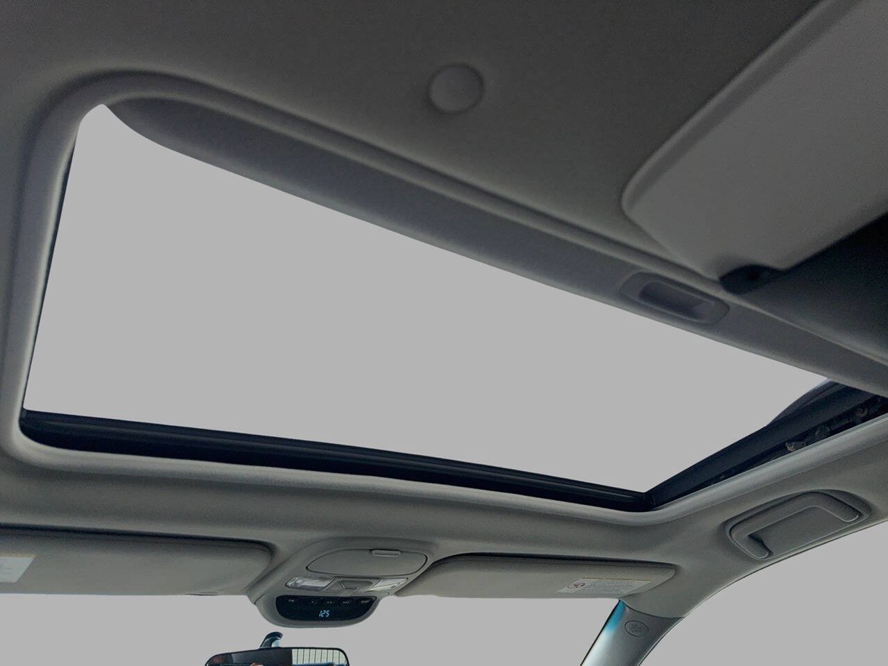 Used 2004 Toyota Sienna XLE w/ XLE Pkg 19 FWD image 20