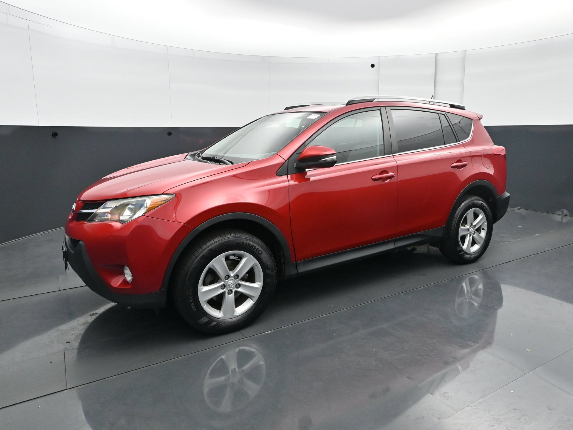 Used 2014 Toyota RAV4 XLE AWD/4WD image 2