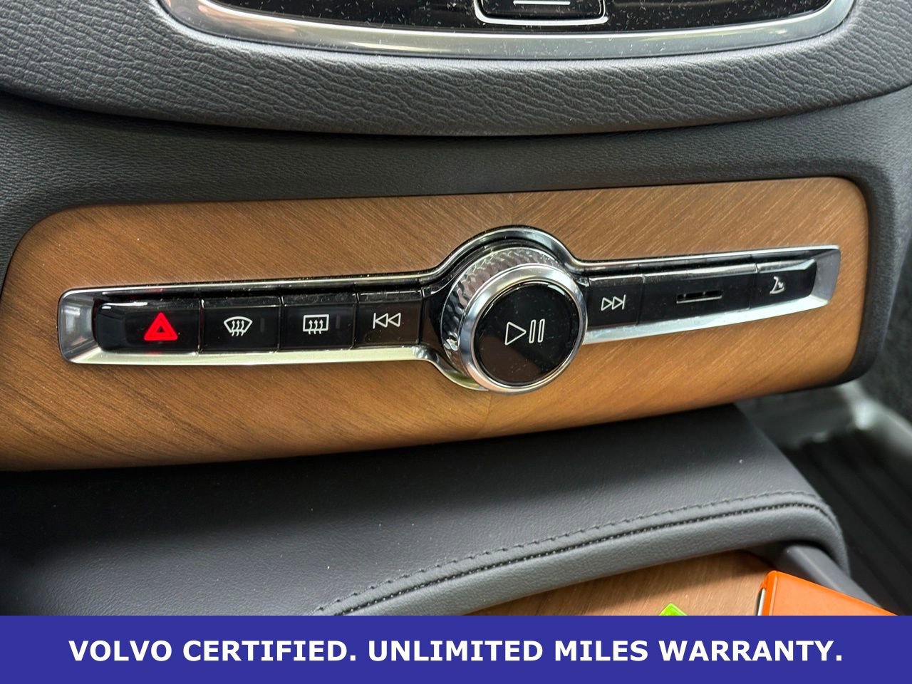 Certified 2024 Volvo XC90 B6 Plus w/ Protection Package Premier AWD/4WD image 16