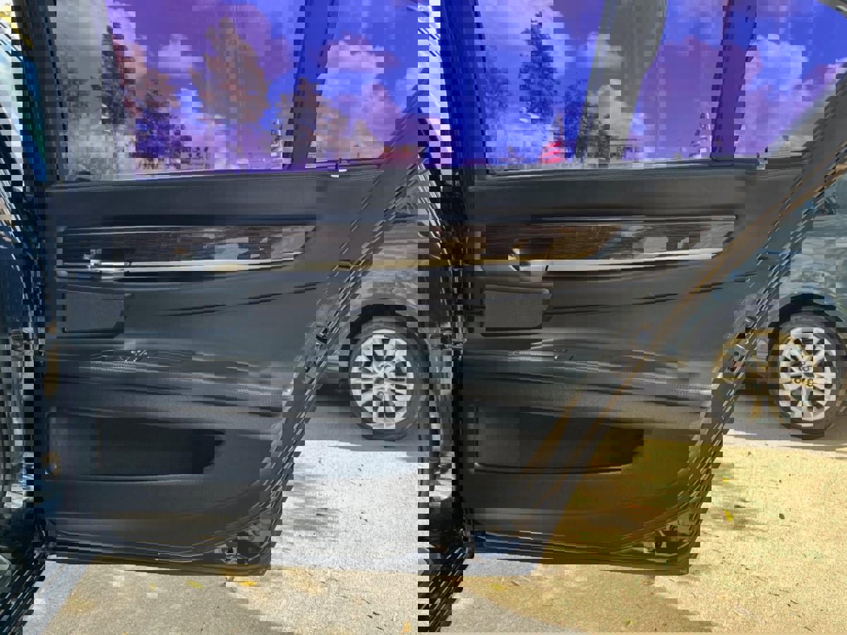 Used 2010 BMW 750Li image 27