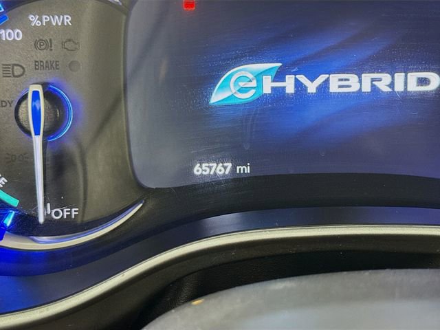 Used 2024 Chrysler Pacifica Select image 13