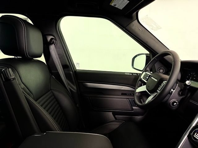Certified 2025 Land Rover Discovery Dynamic SE AWD/4WD image 44