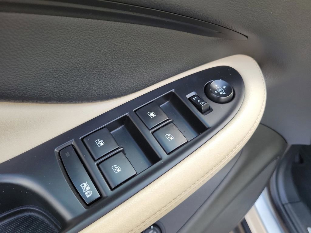 Used 2018 Buick Envision Essence FWD image 22