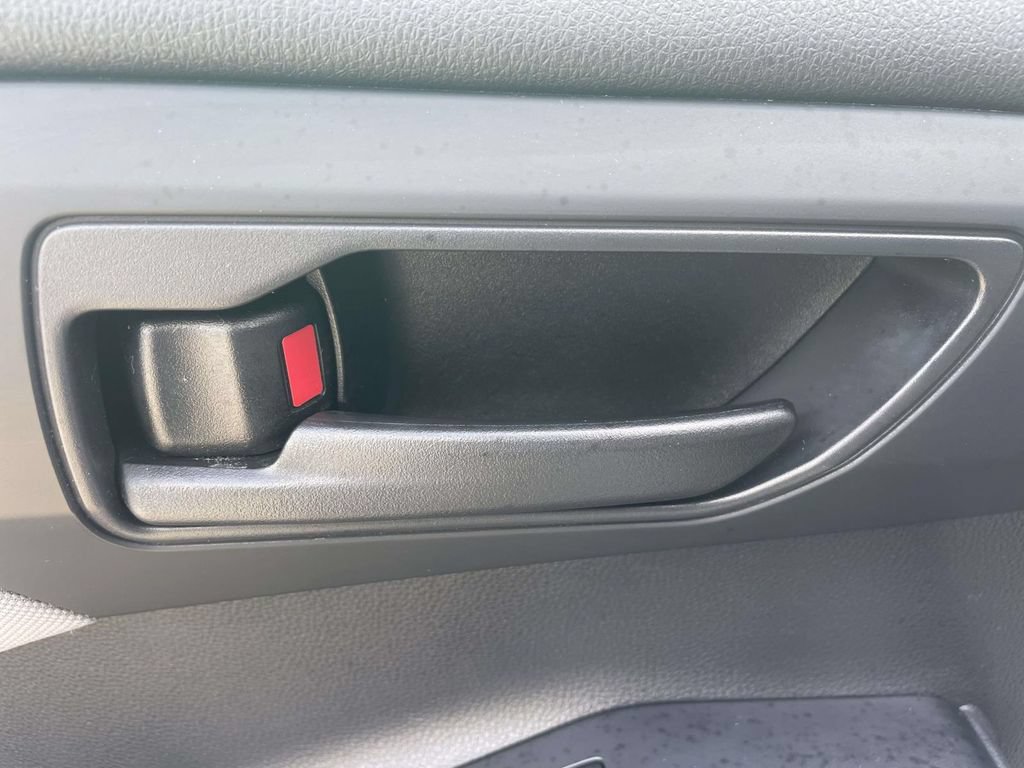 Used 2021 Toyota Highlander LE FWD image 20
