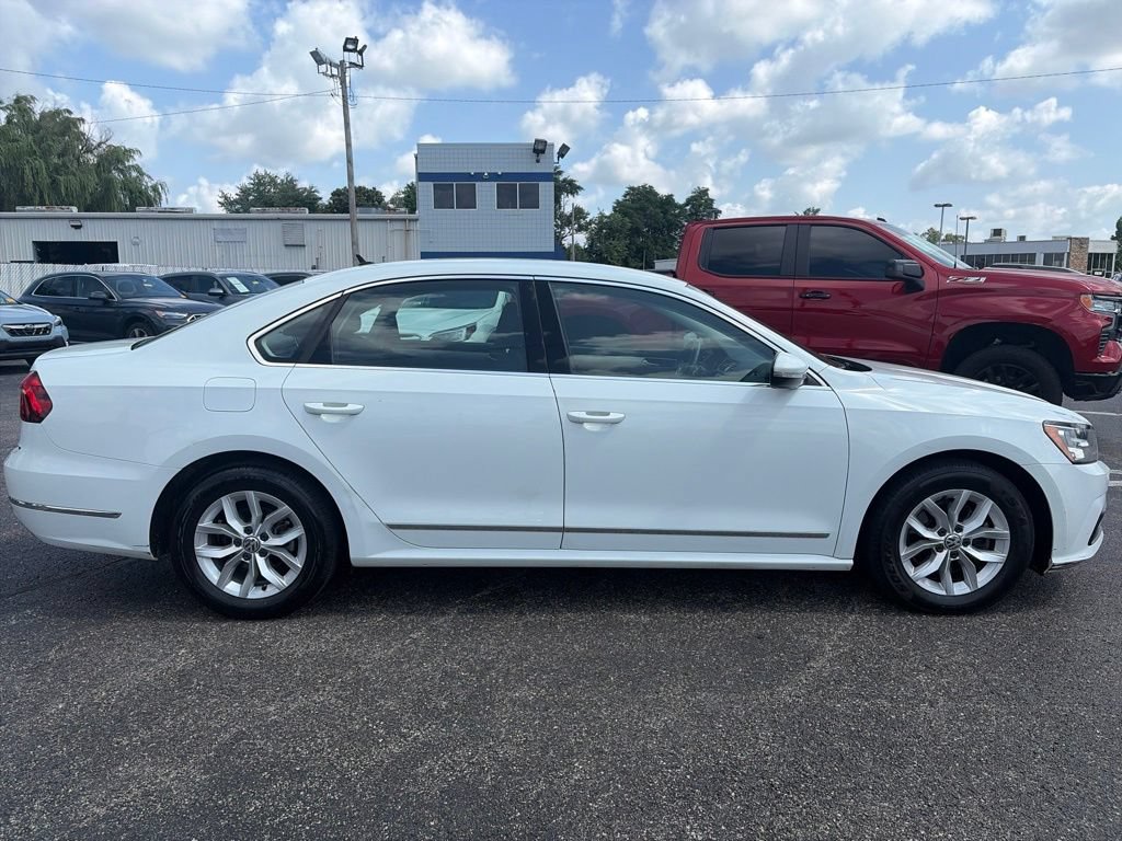 Used 2017 Volkswagen Passat 1.8T S FWD image 8