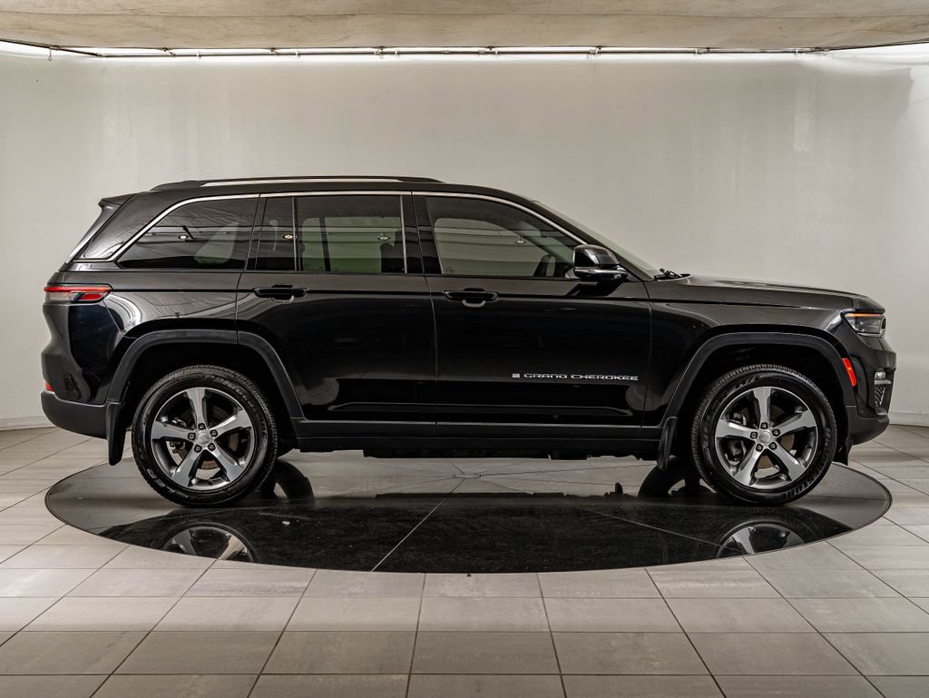 Used 2022 Jeep Grand Cherokee Limited 4xe w/ Luxury Tech Group II AWD/4WD image 4