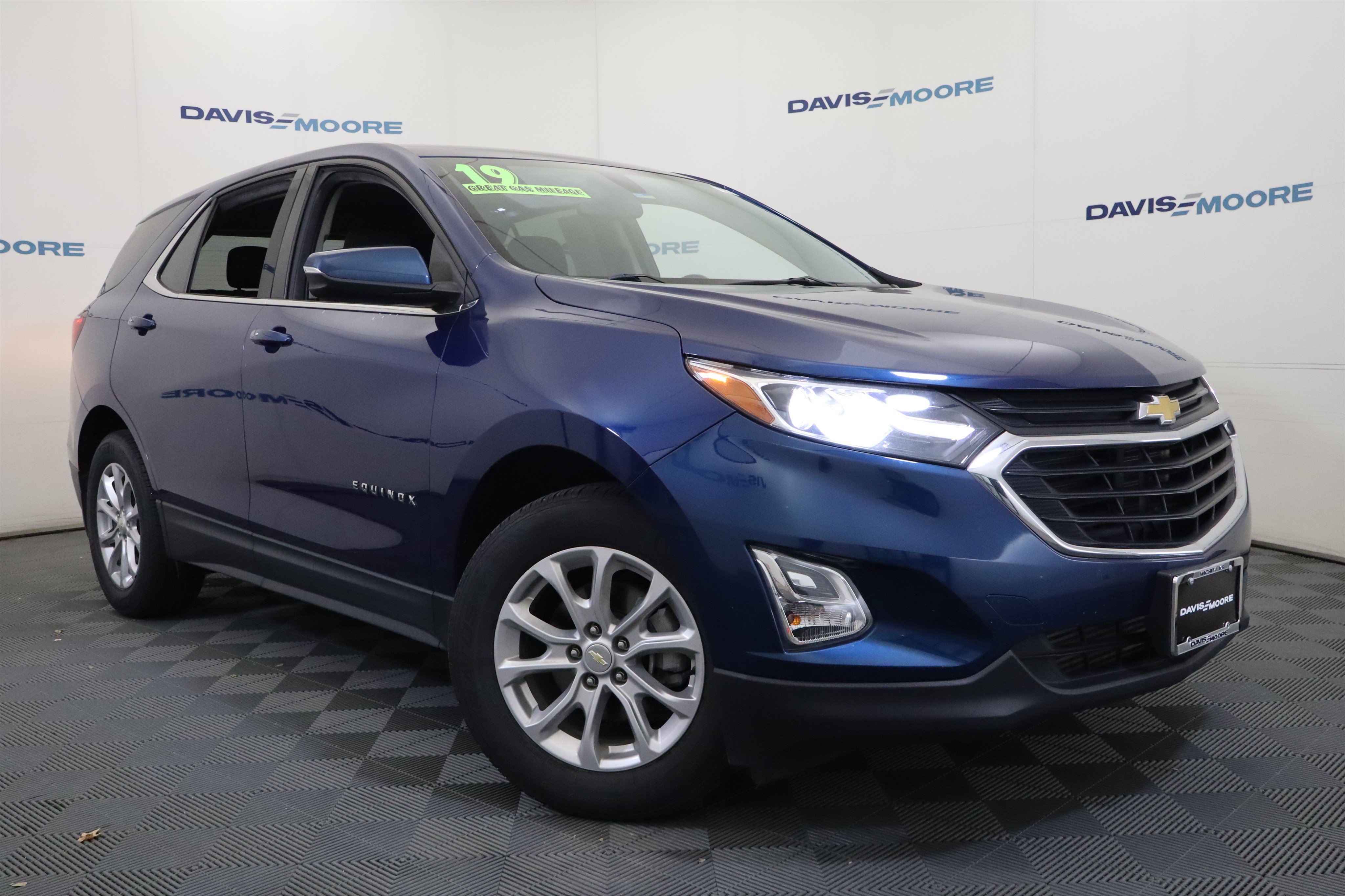 Used 2019 Chevrolet Equinox LT FWD image 2