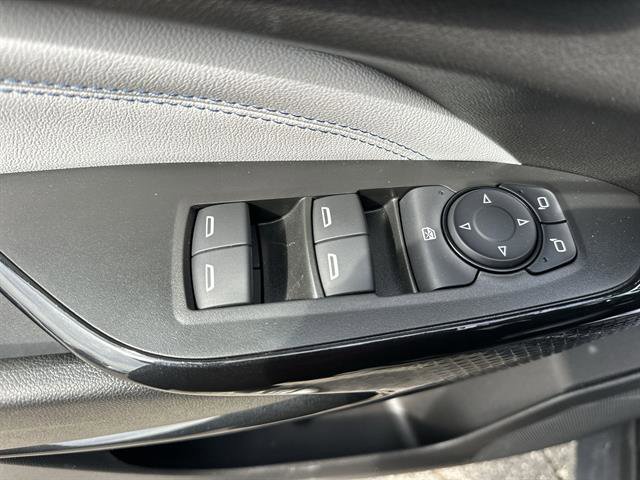 Used 2025 Chevrolet Trax LT w/ Sunroof Package FWD image 15