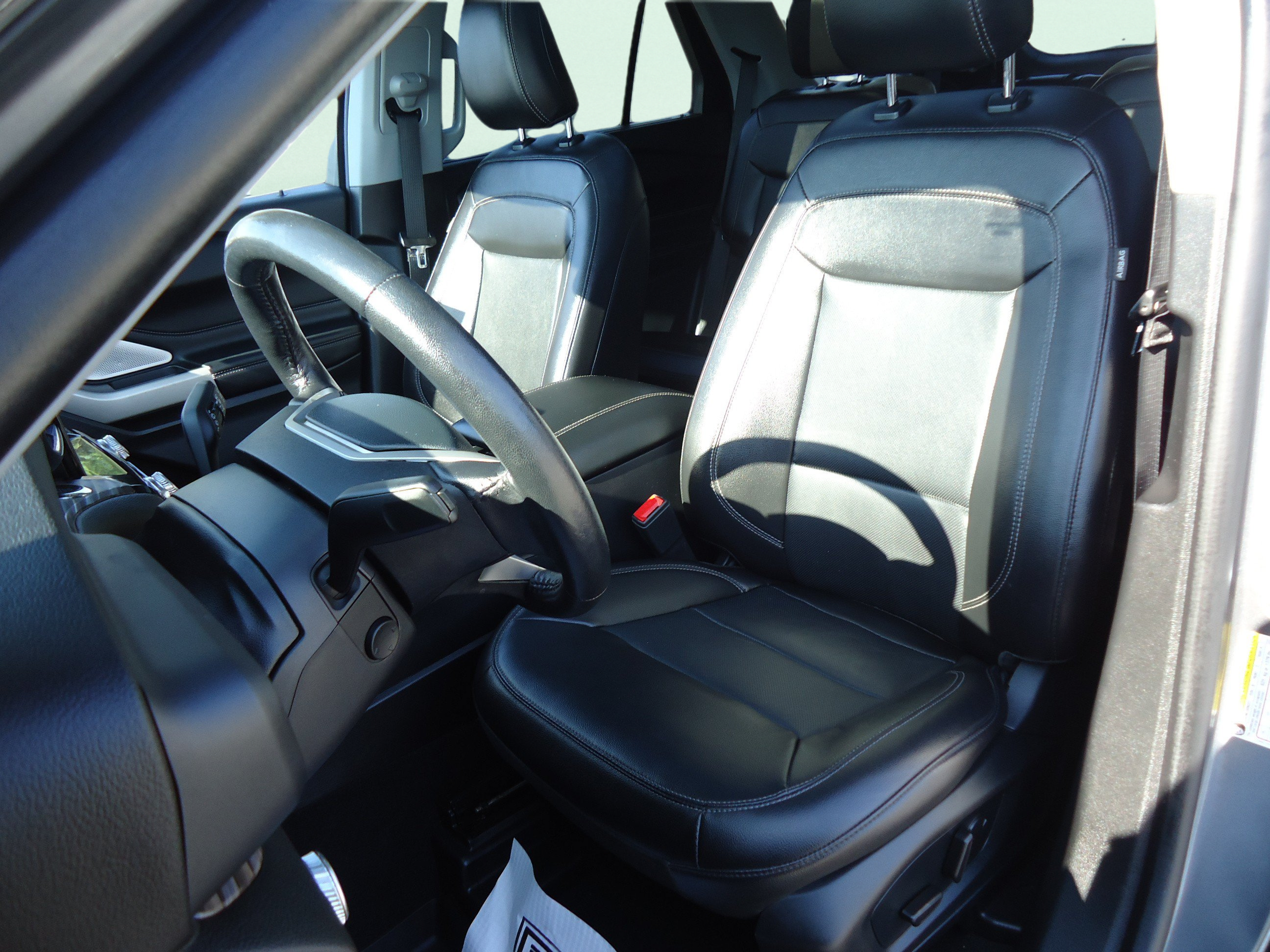 Used 2023 Ford Explorer Limited w/ Limited Technology Package AWD/4WD image 25