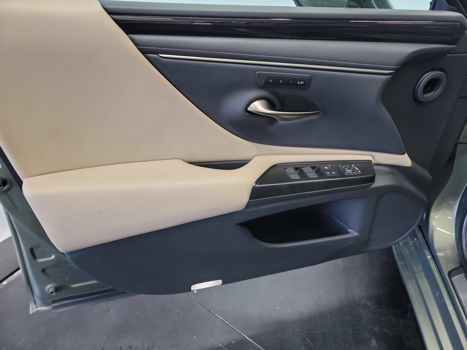 Used 2020 Lexus ES 350 w/ Premium Package FWD image 8