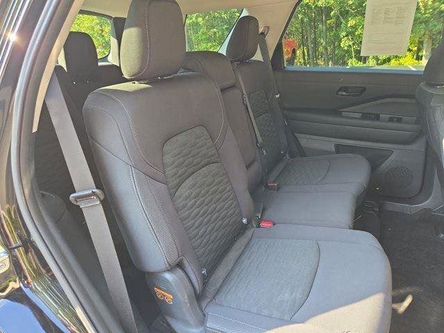Used 2025 Nissan Pathfinder SV image 30