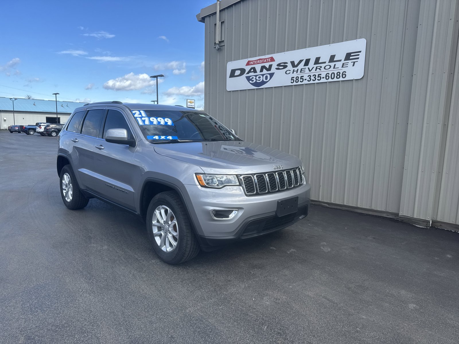 Used 2021 Jeep Grand Cherokee Laredo AWD/4WD image 1