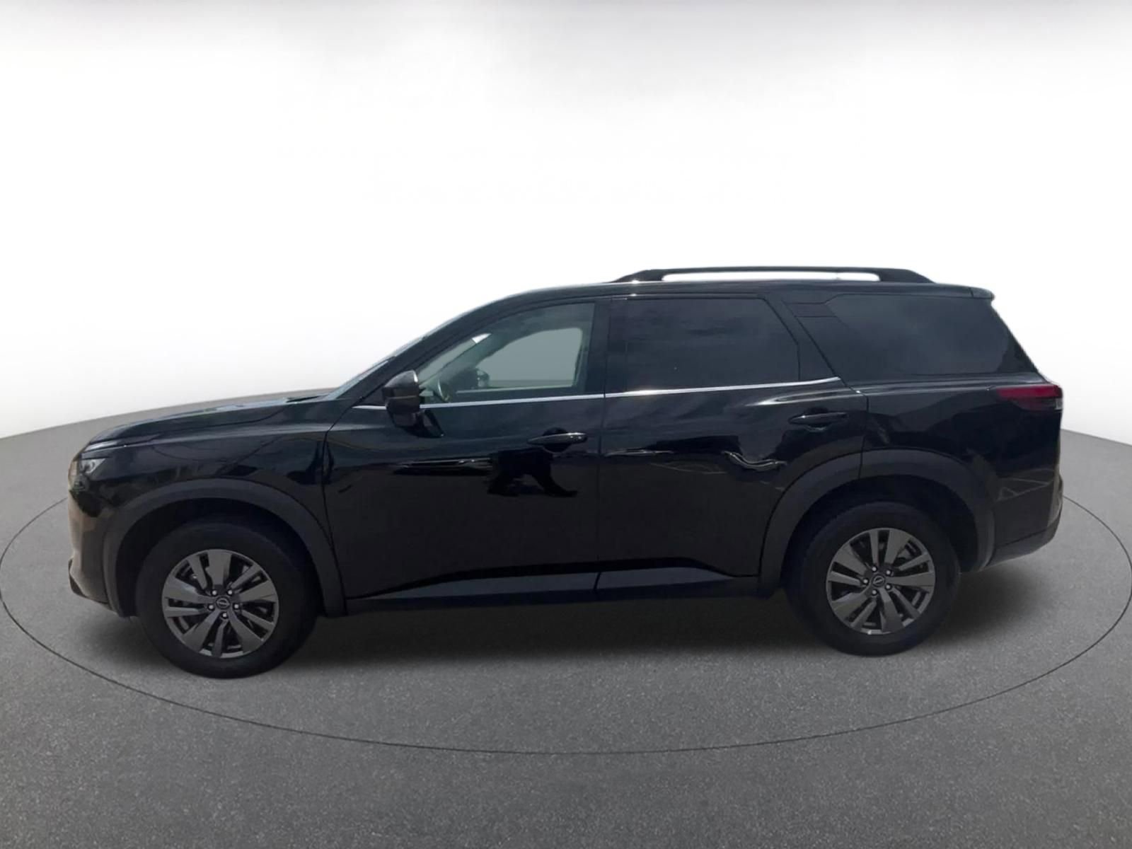 Used 2025 Nissan Pathfinder SV AWD/4WD image 9