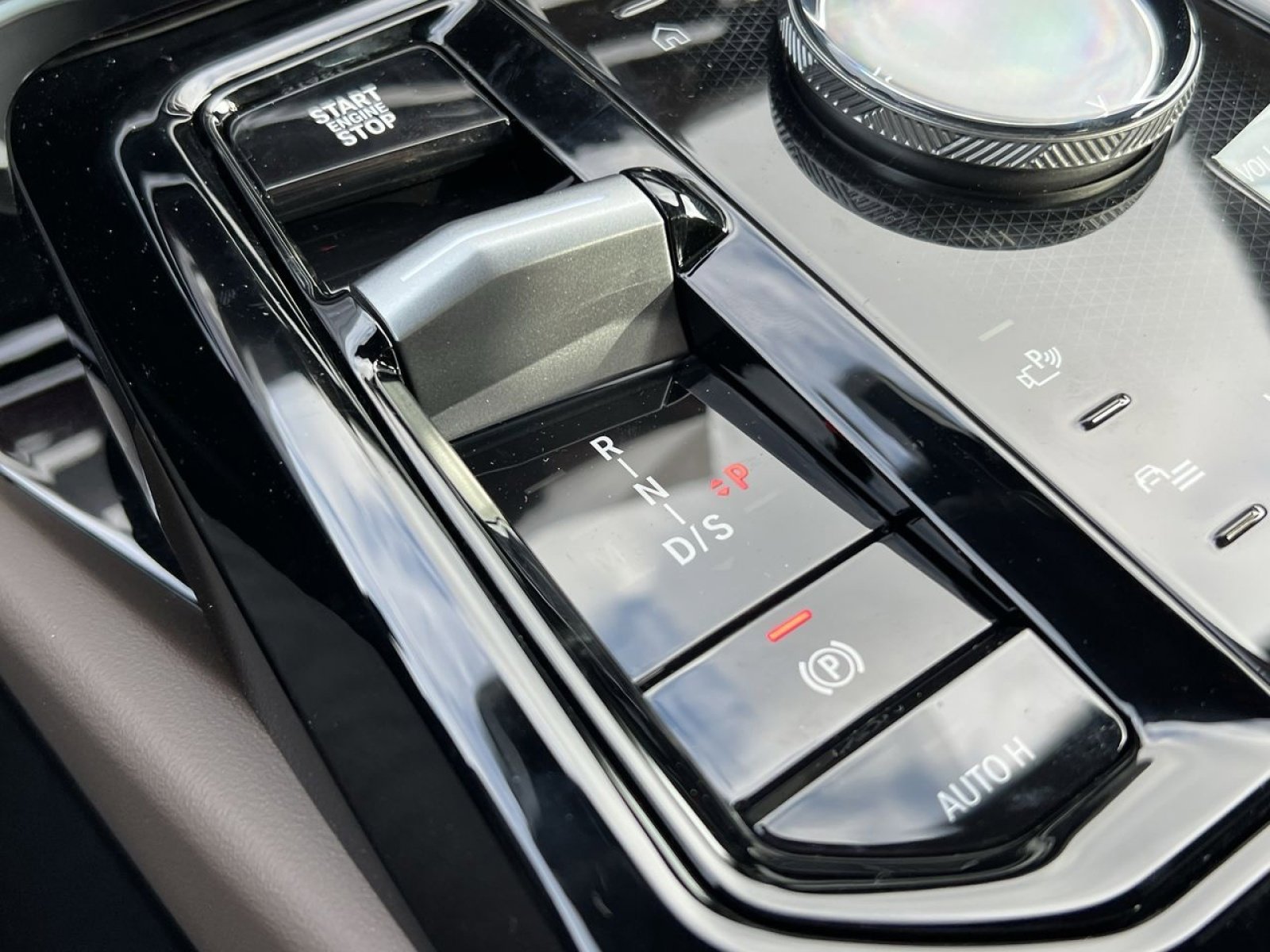 Certified 2025 BMW 530i xDrive w/ Premium Package image 19