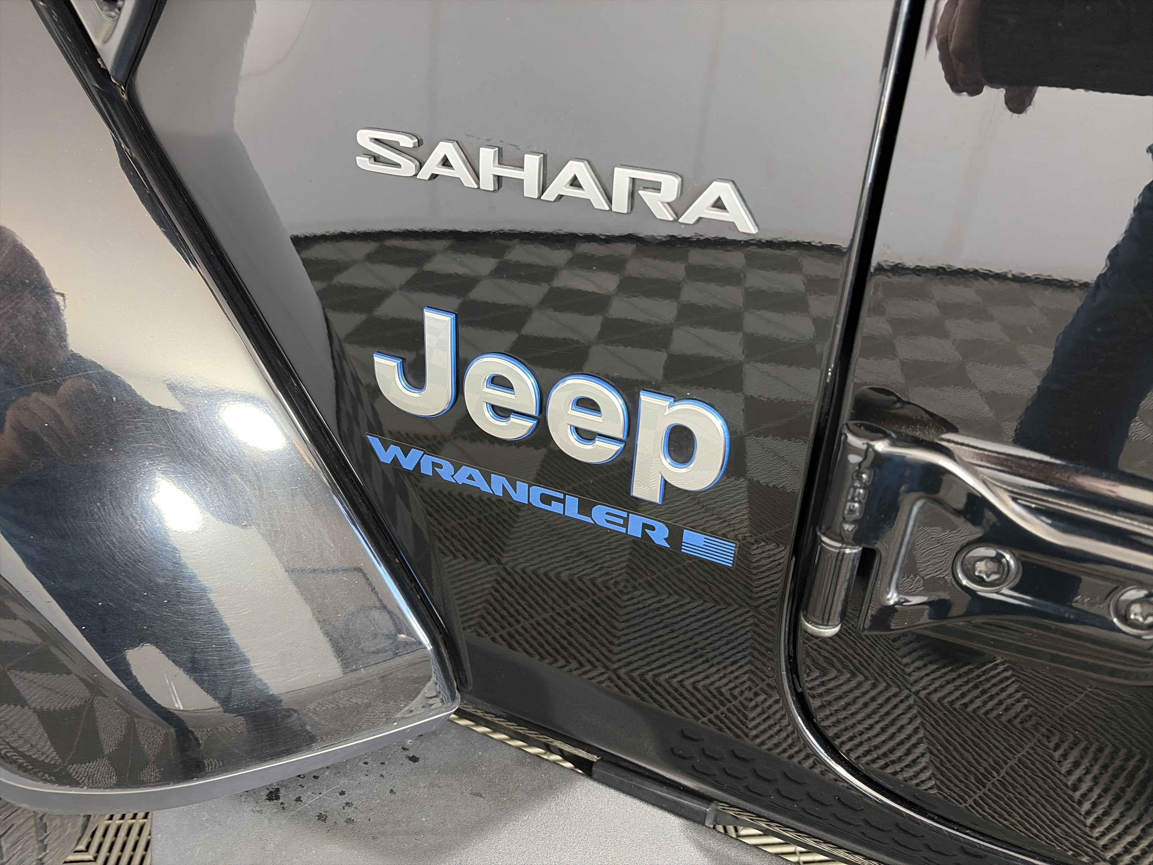 Used 2023 Jeep Wrangler Unlimited Sahara AWD/4WD image 16