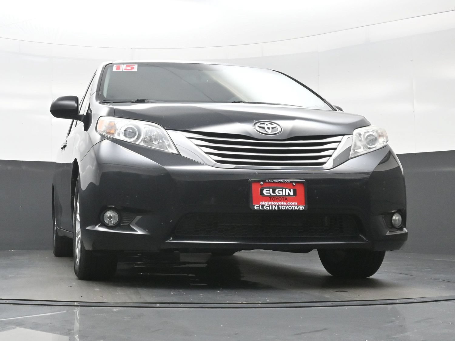 Used 2015 Toyota Sienna XLE w/ XLE Navigation Package FWD image 28