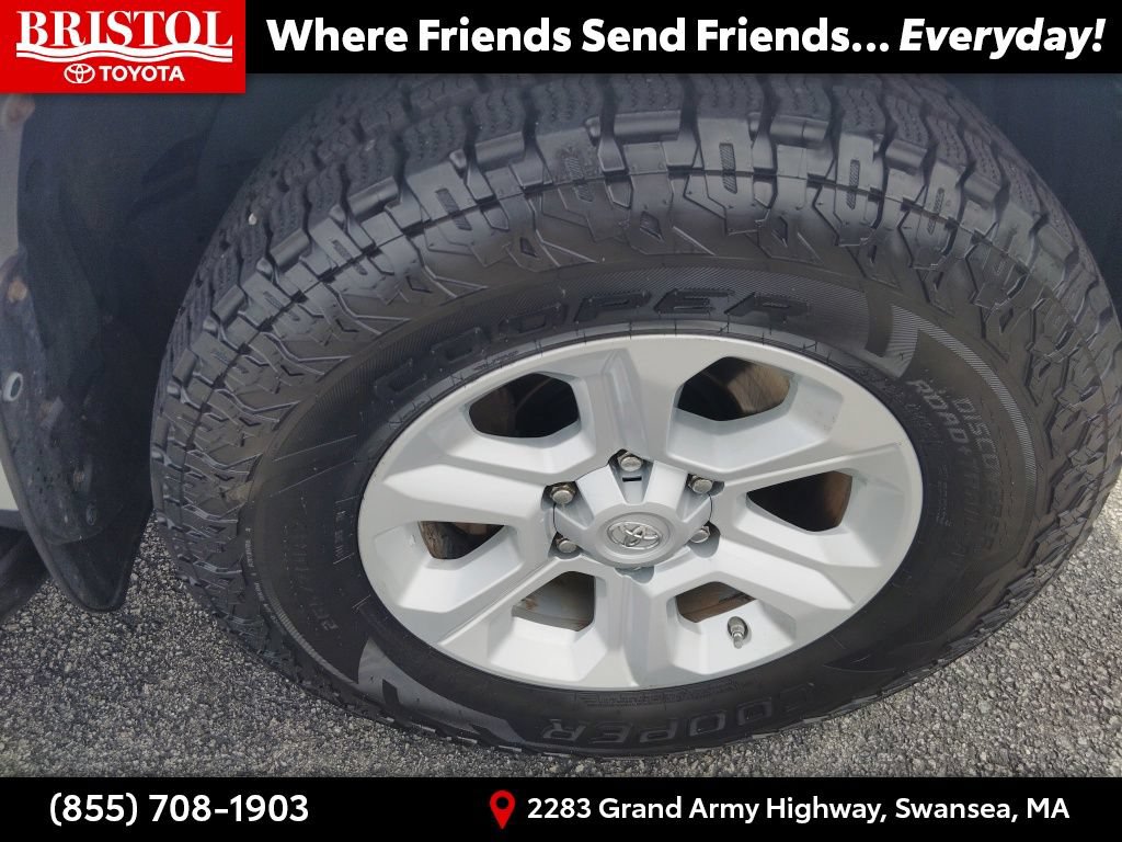Used 2016 Toyota 4Runner SR5 w/ Four Season Floor Mat Package AWD/4WD image 9