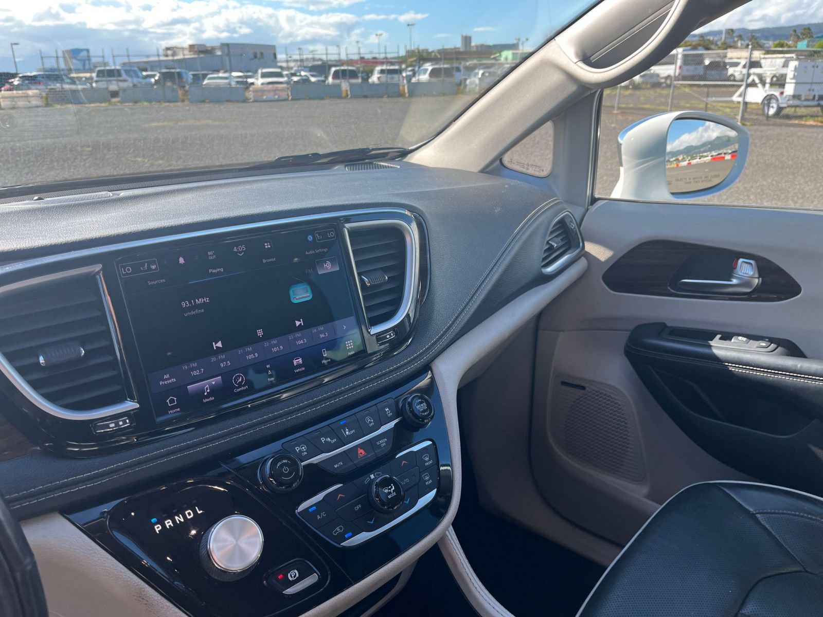 Used 2022 Chrysler Pacifica Limited FWD image 30