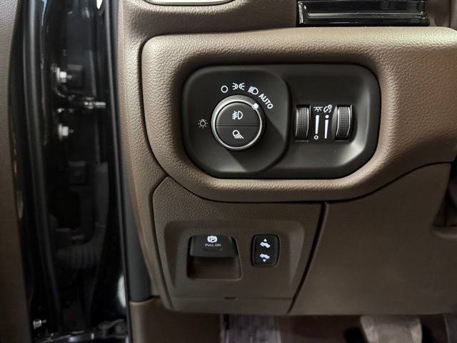Used 2025 RAM 1500 Laramie w/ Advanced Safety Group II AWD/4WD image 14