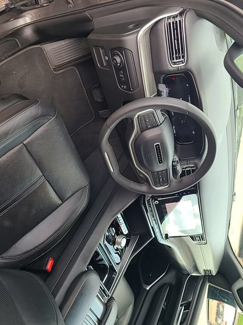 Used 2024 Jeep Wagoneer Series II w/ Flexible Seating Group AWD/4WD image 13
