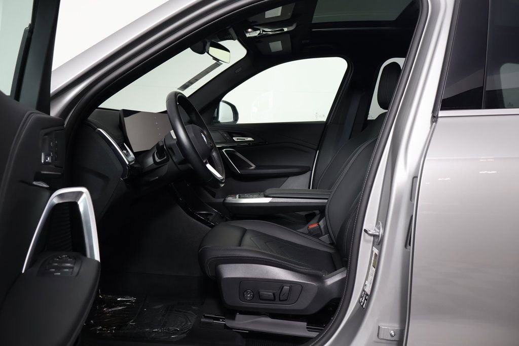 Used 2025 BMW X1 xDrive28i w/ Convenience Package image 10