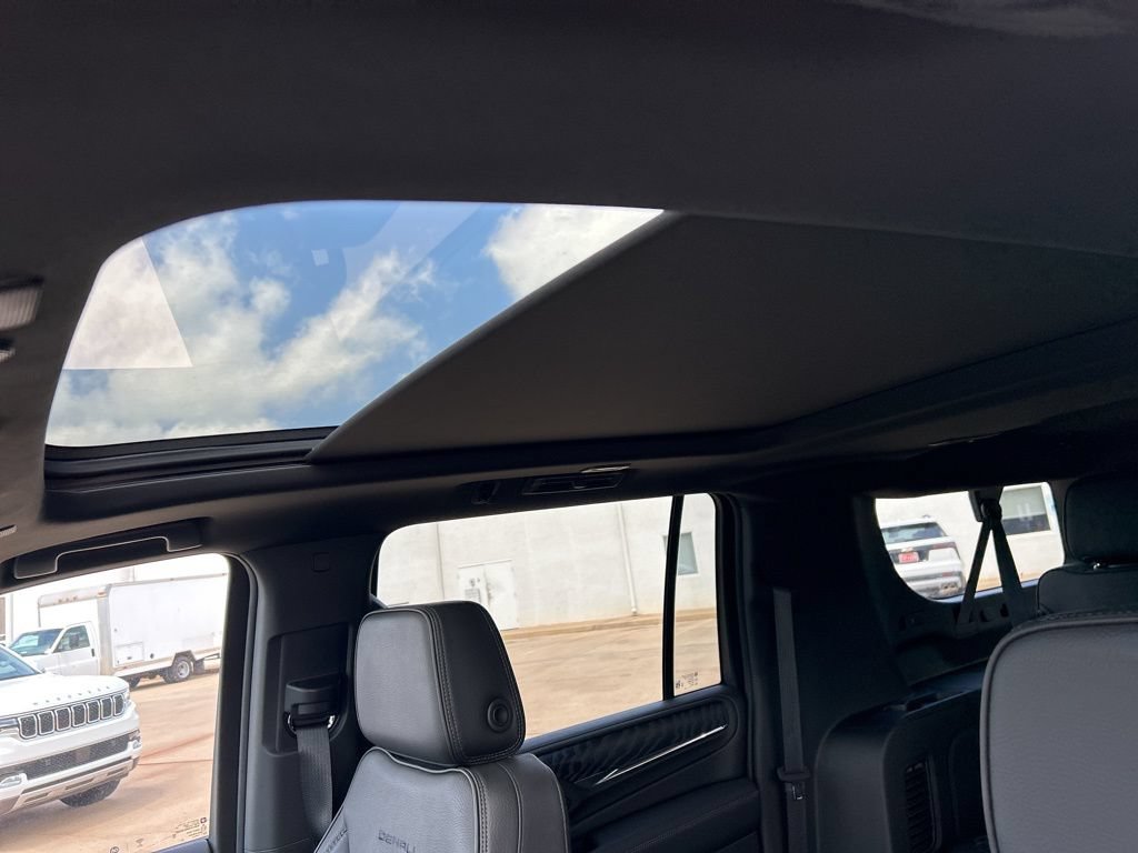 Used 2024 GMC Yukon XL Denali AWD/4WD image 10