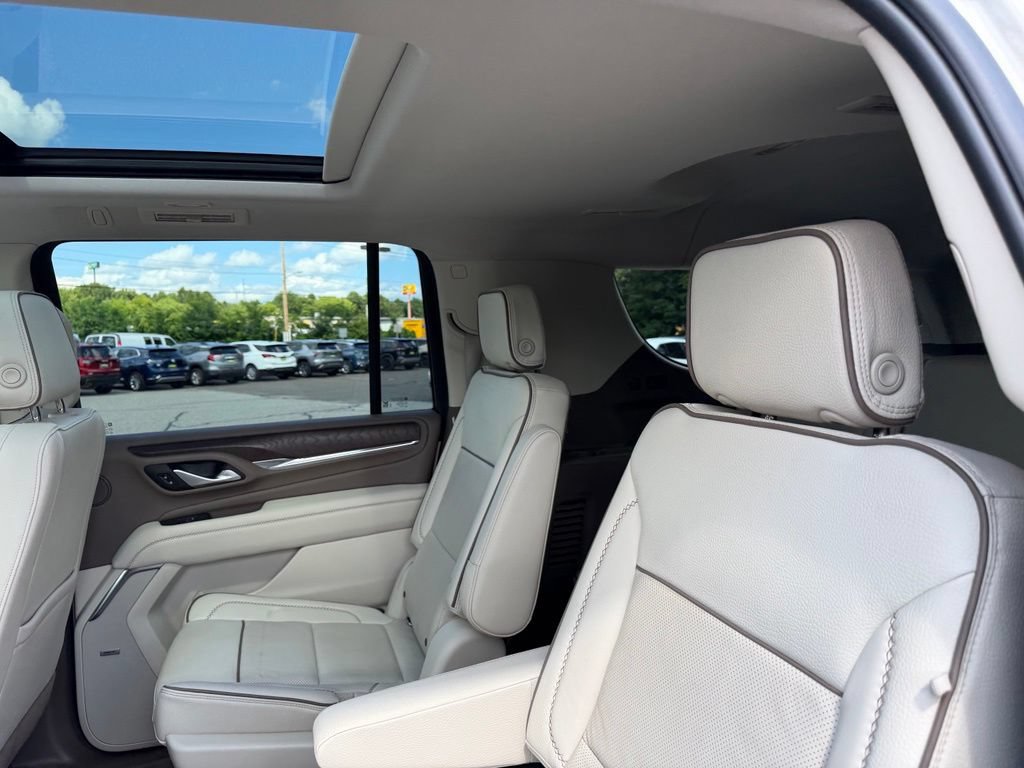 Used 2022 GMC Yukon XL Denali AWD/4WD image 11