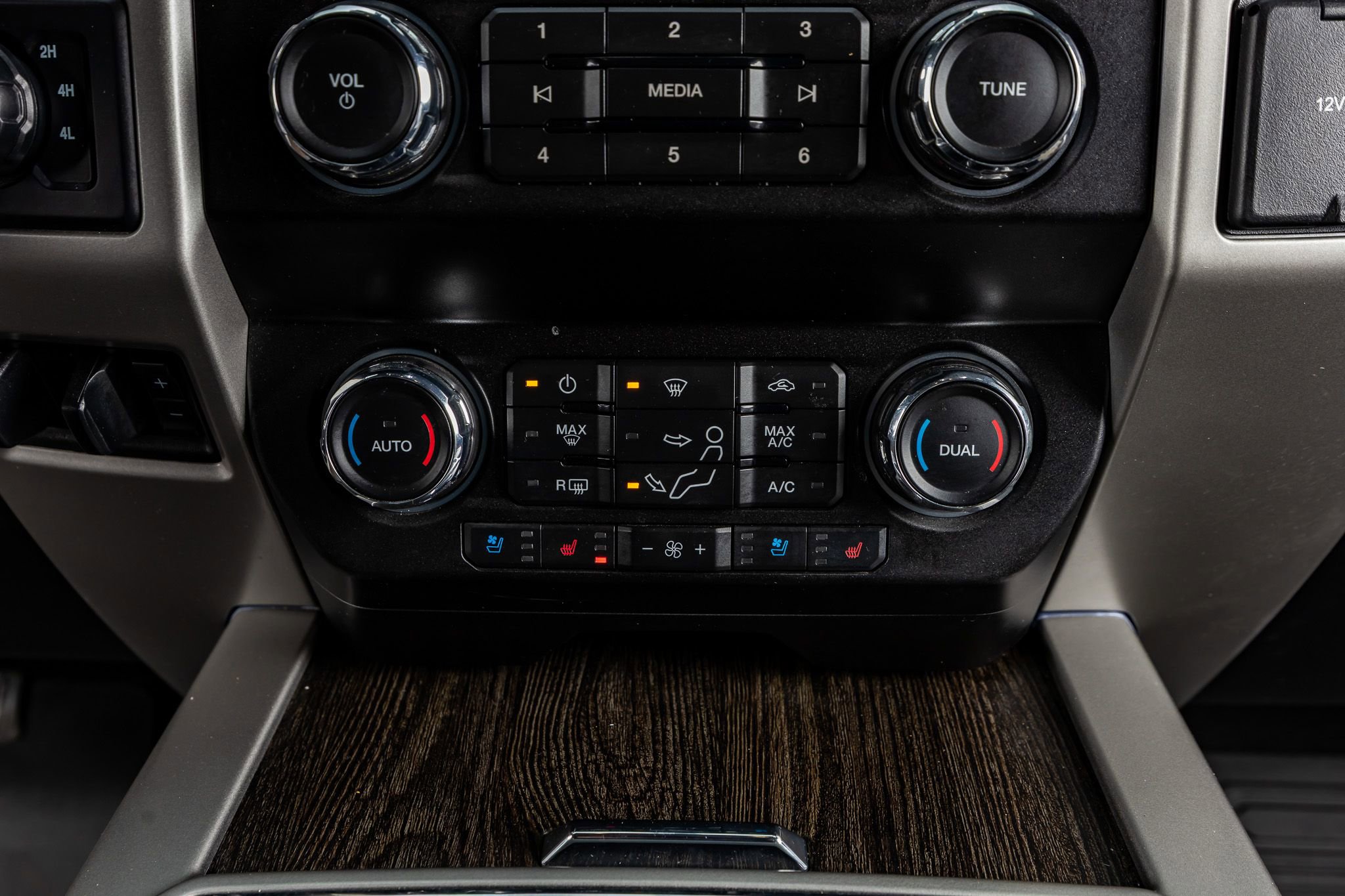 Used 2021 Ford F250 Lariat image 26