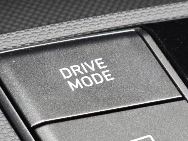 Certified 2025 Hyundai Elantra SEL image 13