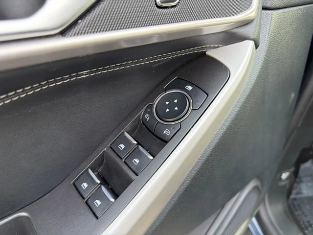 Used 2024 Ford Explorer XLT w/ Equipment Group 202A AWD/4WD image 27