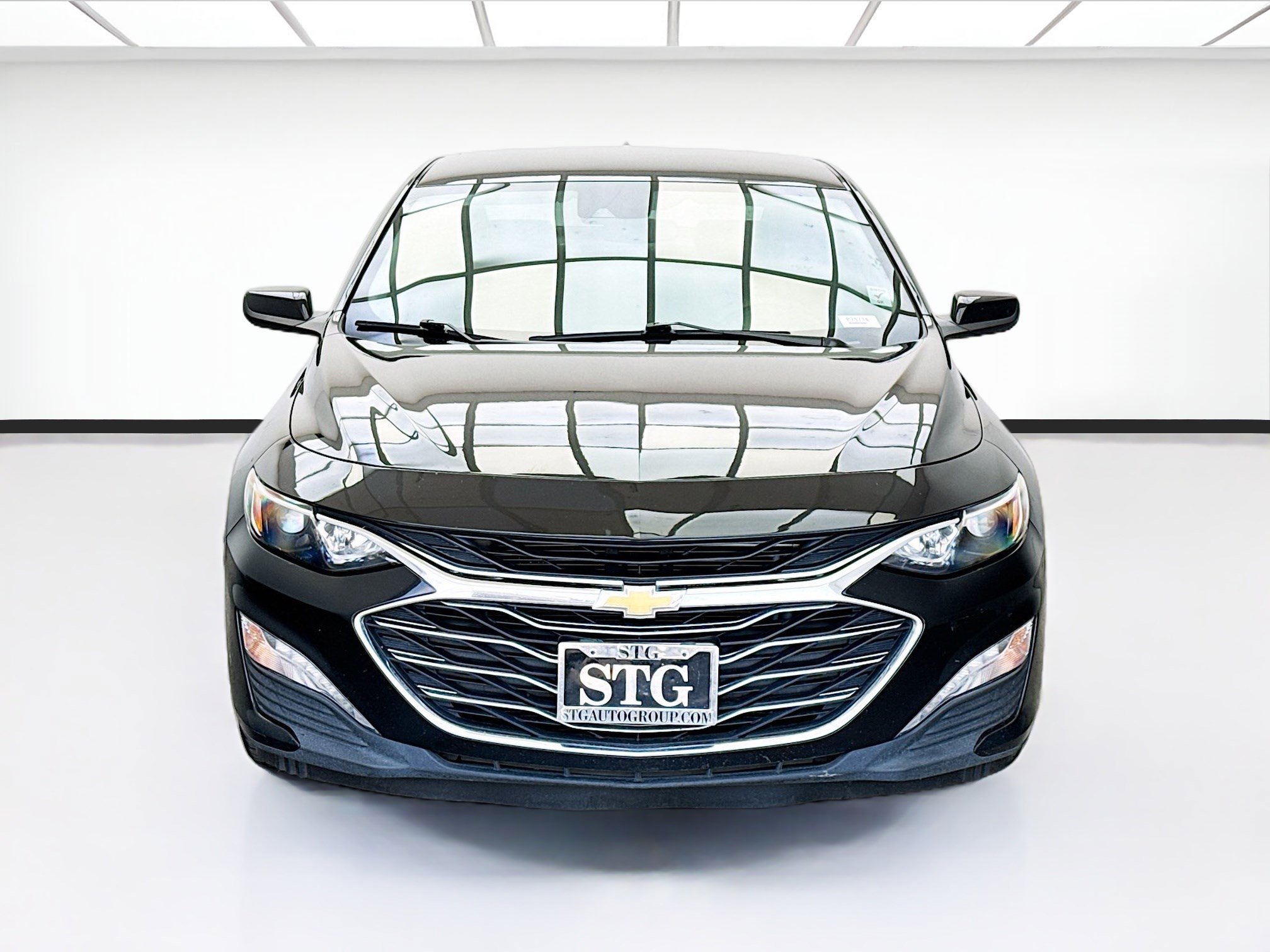 Used 2024 Chevrolet Malibu LT FWD image 2