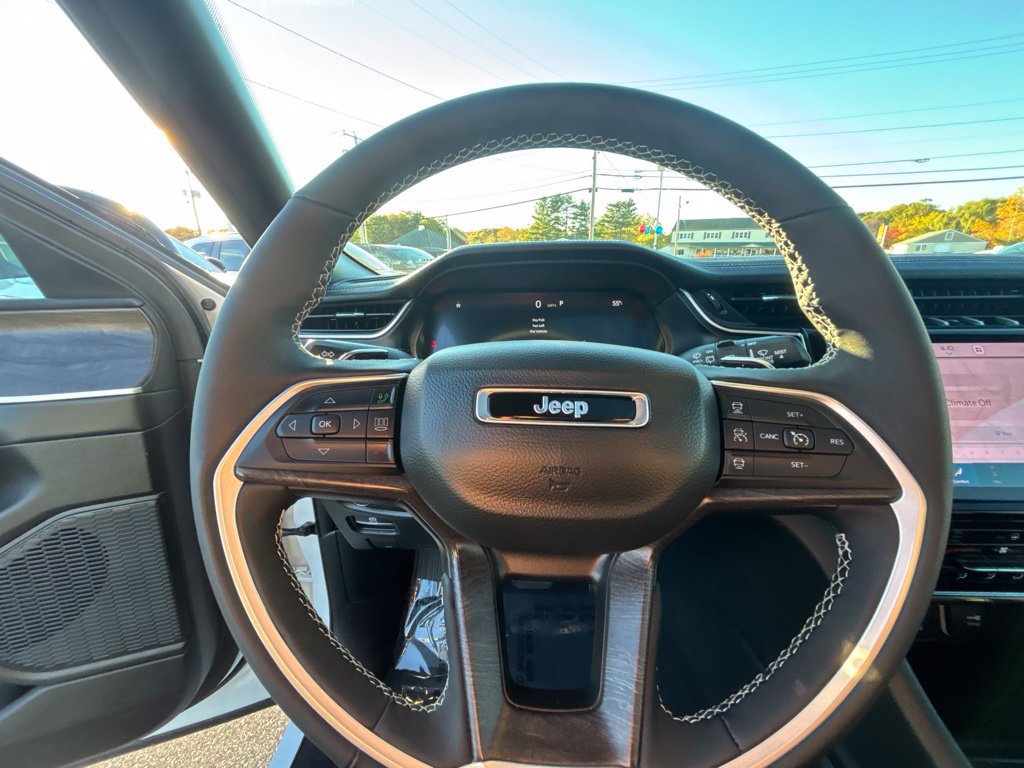 Certified 2025 Jeep Grand Cherokee Limited AWD/4WD image 11