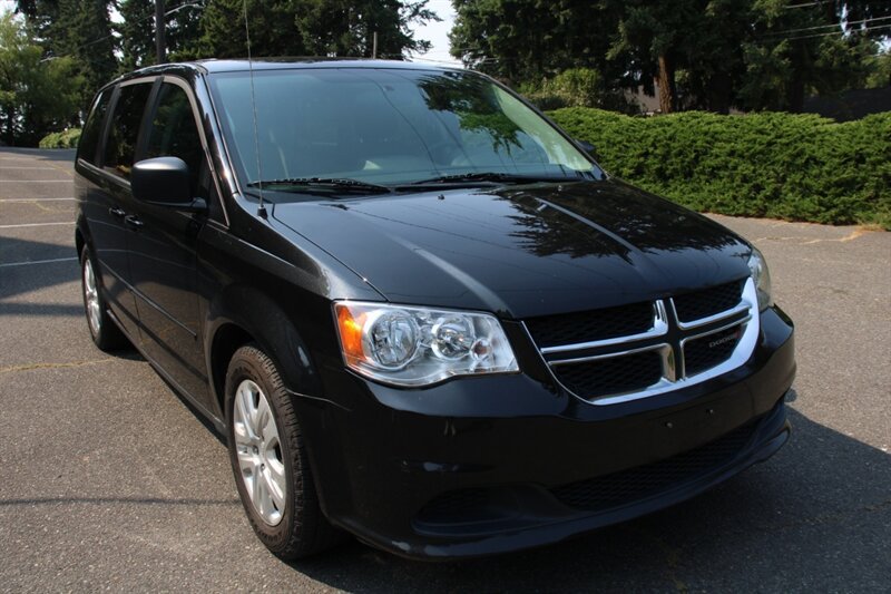 Used 2015 Dodge Grand Caravan SE w/ Quick Order Package 29E SE FWD image 2