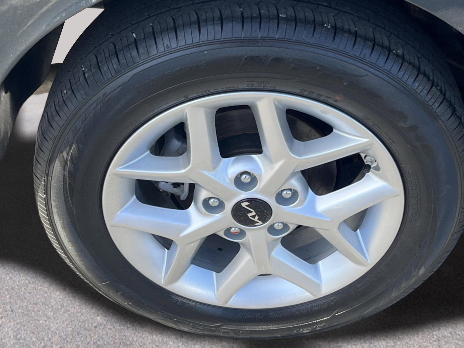 Used 2025 Kia Soul LX w/ LX Technology Package FWD image 10