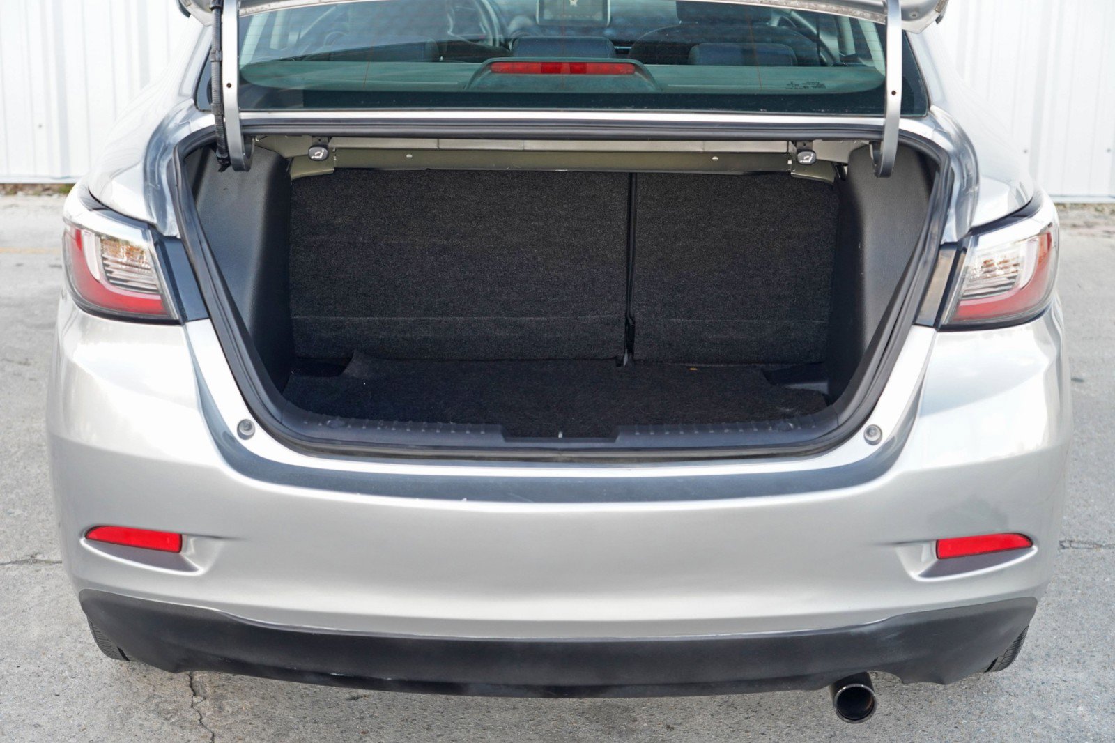 Used 2016 Scion iA image 9