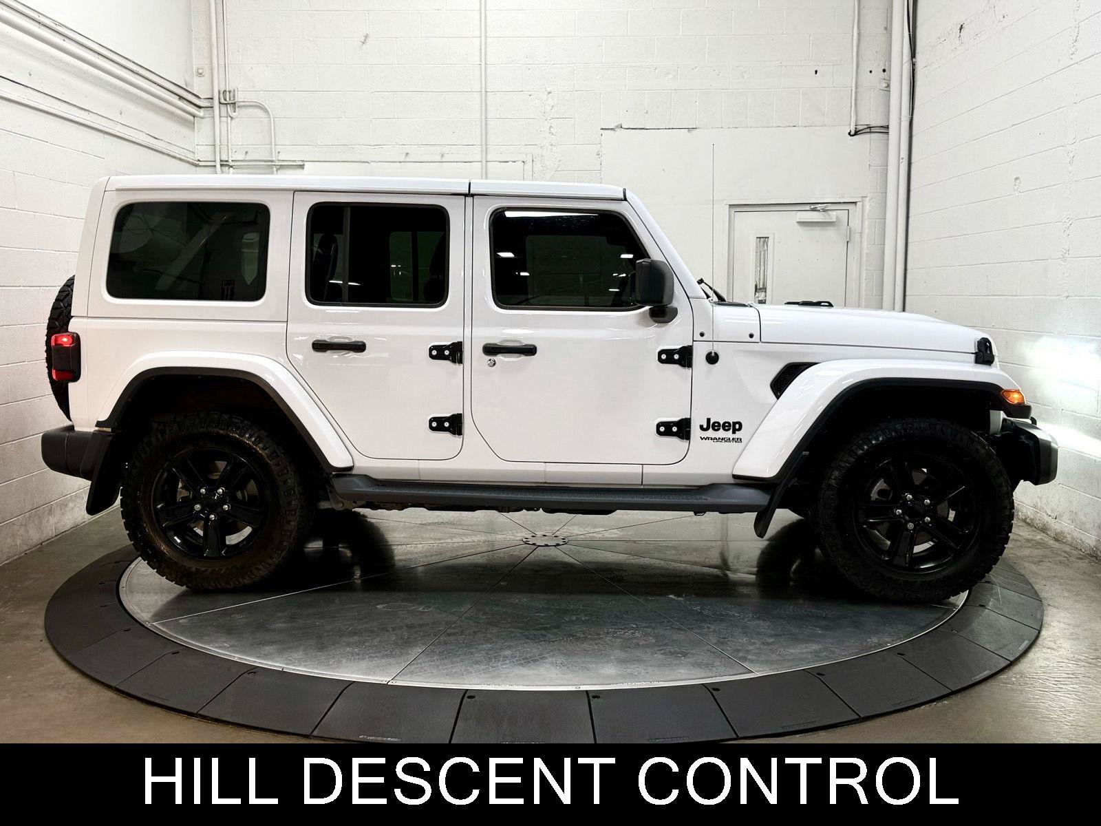 Used 2019 Jeep Wrangler Unlimited Sahara w/ Uconnect 4C Nav & Sound Group AWD/4WD image 9