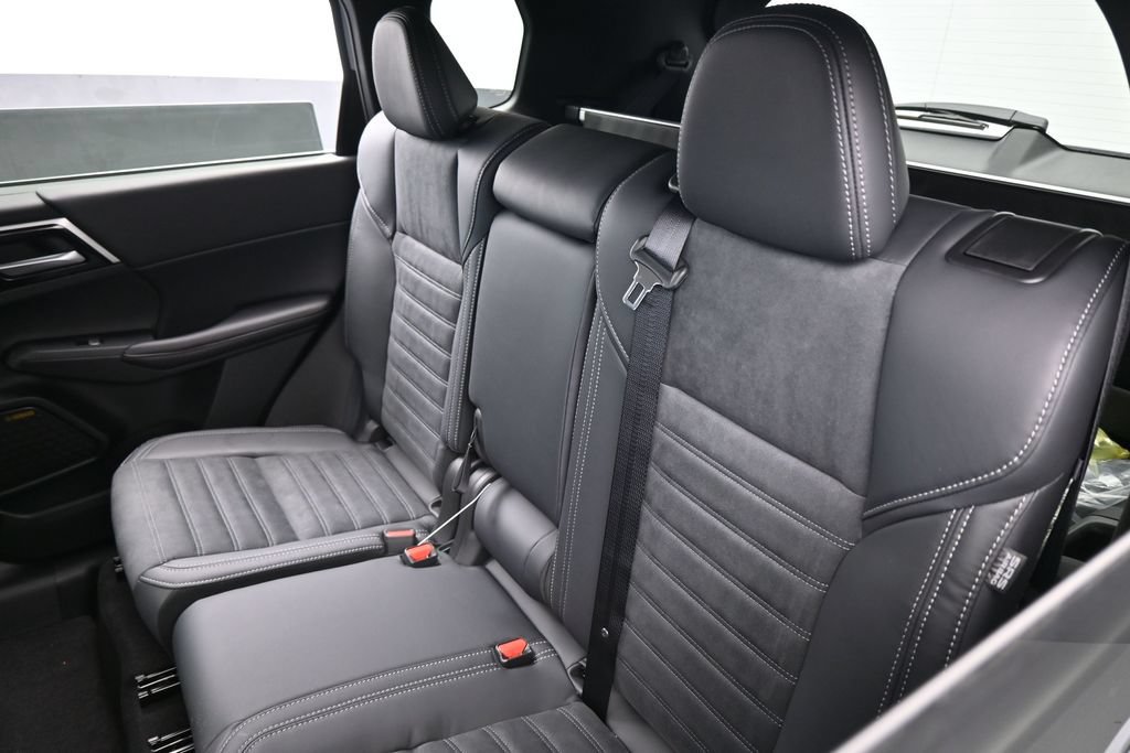New 2026 Mitsubishi Outlander SE FWD image 40
