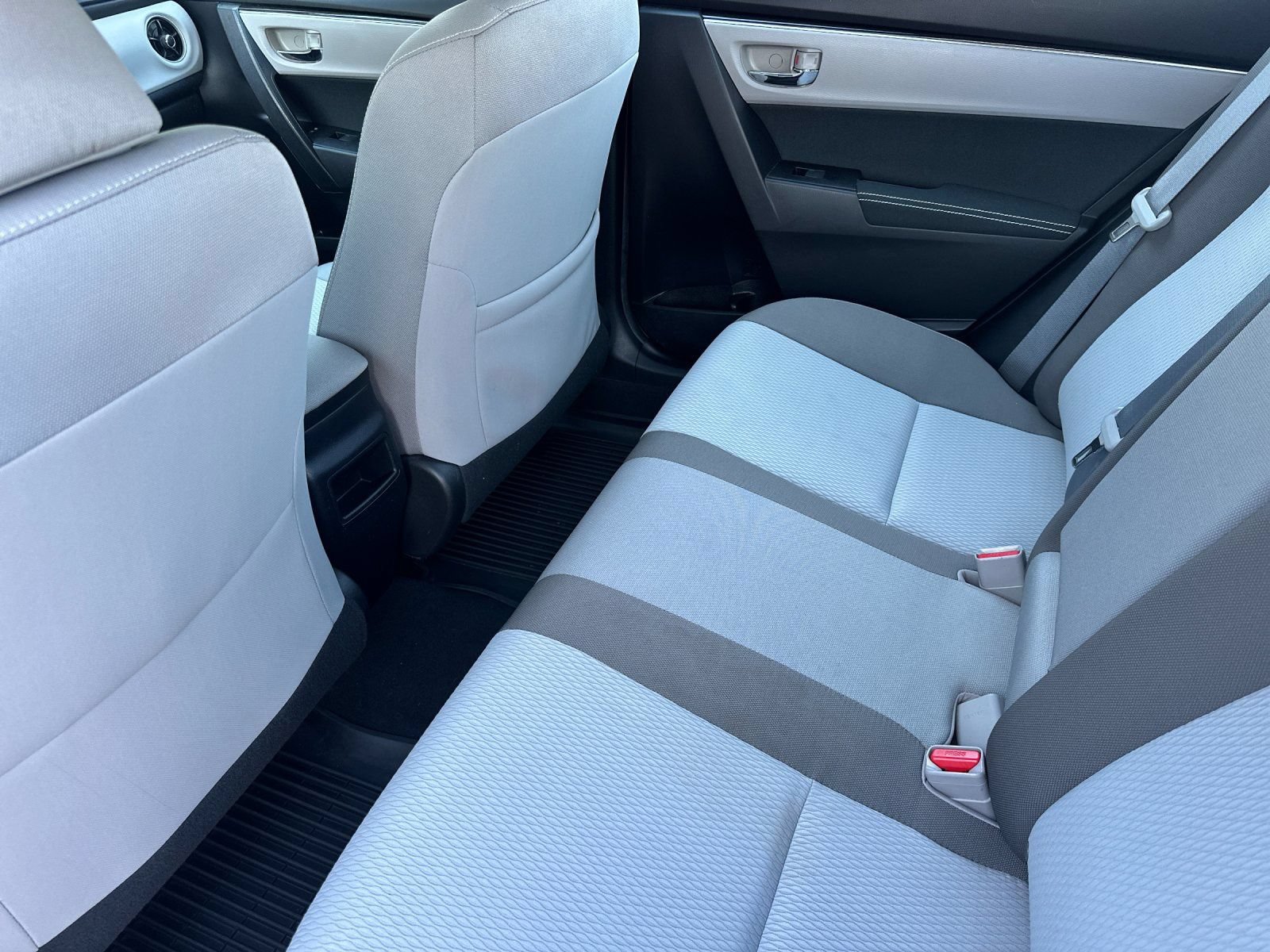Used 2019 Toyota Corolla LE FWD image 12
