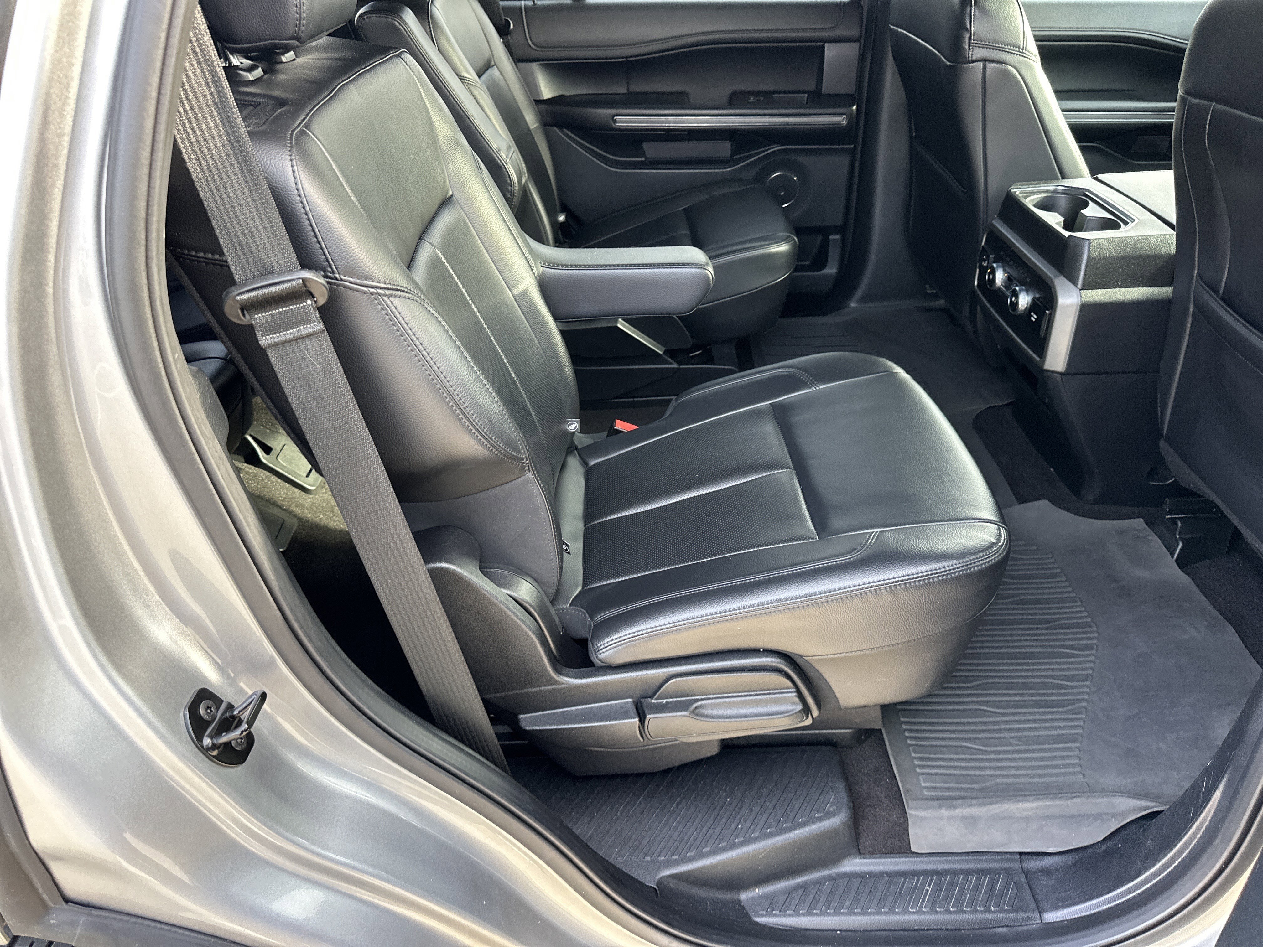 Used 2021 Ford Expedition XLT image 16